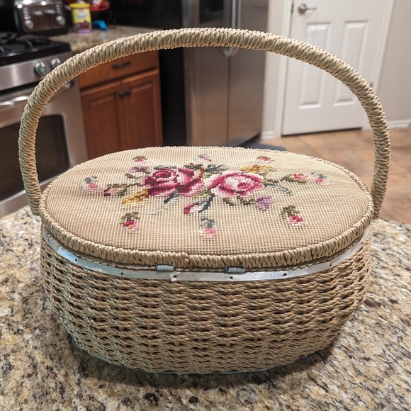 Vintage 70's Oval  Woven Wicker Sewing Basket W Floral Needlepoint Lid W Handle - Picture 5 of 14